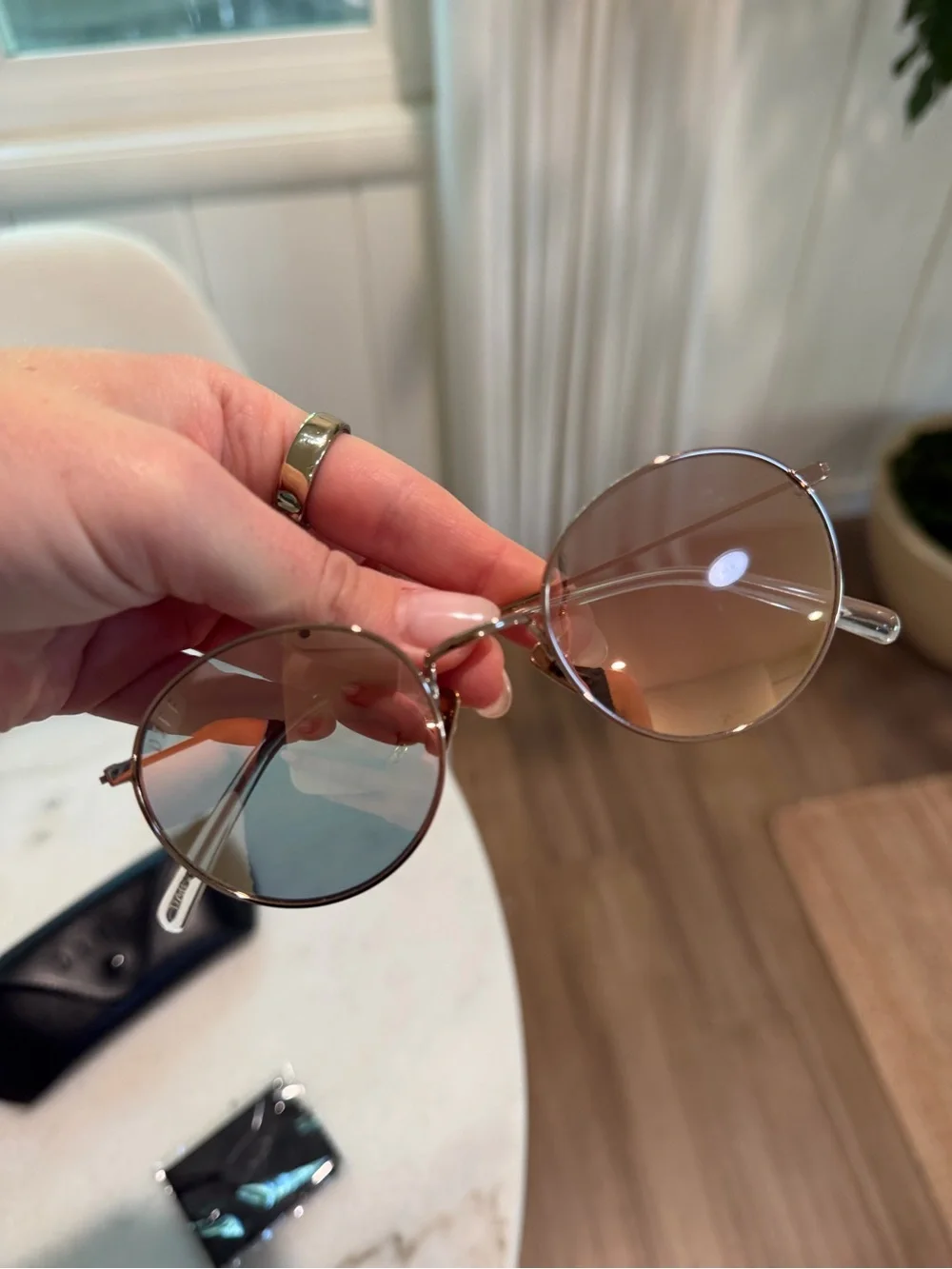 DIFF Eyewear Round Pink Polarized Sunglasses